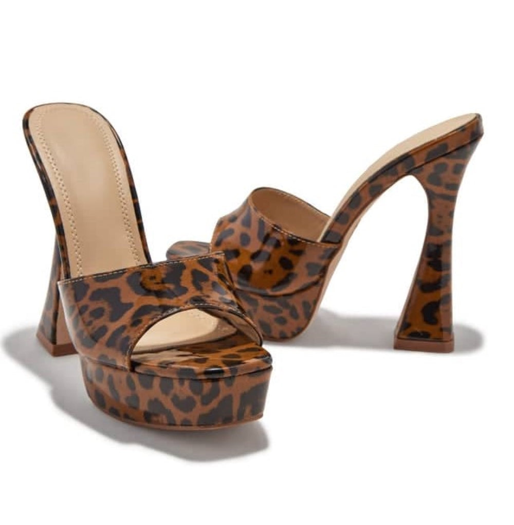 Chase Aril-2 Trendy Slip-on Platform Open Toe - Flaring Block Heel Mule