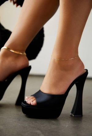 Fredrick’s Elaina Slip-on Platform Open Toe Flaring Block Heel Mule-Black